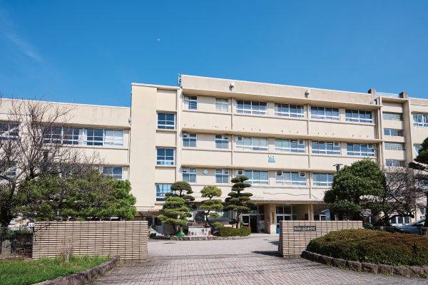 出水中学校 徒歩14分（約1,060m）